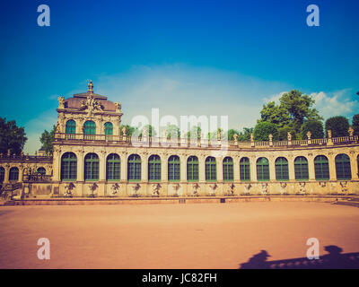 Dresdner Zwinger-Rokoko-Schloss entworfen von Poeppelmann im Jahre 1710 als Orangerie und Ausstellung Galerie der Dresdner Hof abgeschlossen mit dem Zusatz von der Semper-Galerie im Jahre 1847 von Gottfried Semper Stockfoto