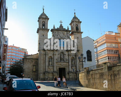 A Coruña, Spanien - 30. Juli 2014: Iglesia de San Jorge oder Kirche des Heiligen Georg ist im barocken Stil und ein Wahrzeichen von A Coruna, Galicien, Spanien gebaut. Stockfoto