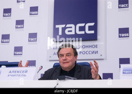 Moskau, Russland. 13. Juni 2017. Regisseur und Drehbuchautor Alexei Uchitel blickt auf auf einer Pressekonferenz zu seinem Film Matilda. Bildnachweis: Victor Vytolskiy/Alamy Live-Nachrichten Stockfoto