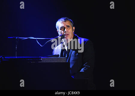 Laval, Kanada. 13. Juni 2017... Französischer Sänger Julien Clerc Durchführung am Salle André-Mathieu. Bildnachweis: Mario Beauregard Beaustock/Alamy Live-Nachrichten Stockfoto