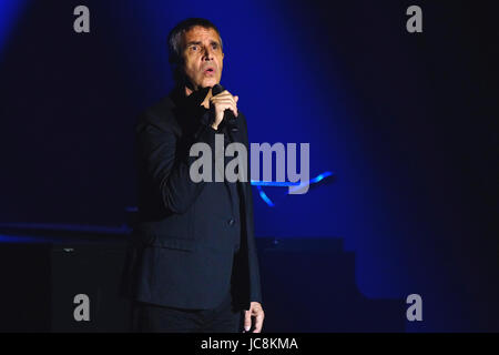 Laval, Kanada. 13. Juni 2017... Französischer Sänger Julien Clerc Durchführung am Salle André-Mathieu. Bildnachweis: Mario Beauregard Beaustock/Alamy Live-Nachrichten Stockfoto