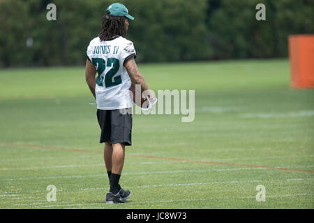 Philadelphia, Pennsylvania, USA. 14. Juni 2017. Philadelphia Eagles Cornerback Sidney Jones (22) blickt auf in OTA am NovaCare Komplex in Philadelphia, Pennsylvania. Christopher Szagola/CSM/Alamy Live-Nachrichten Stockfoto