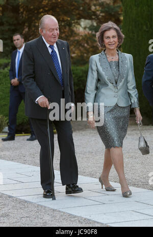 Emeritierter König Juan Carlos I und Königin Sofia von Griechenland während Tribut "Dialogo" Asotietion in Madrid, Spanien, Mittwoch, 15 Juni 2017 Stockfoto