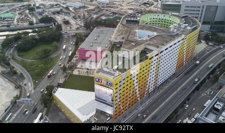 Hong Kong. 8. Juni 2017. Foto aufgenommen am 8. Juni 2017 zeigt das Kowloonbay International Trade and Exhibition Center in Hongkong, Südchina. Bildnachweis: Lui Siu Wai/Xinhua/Alamy Live-Nachrichten Stockfoto