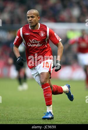 ROBERT EARNSHAW NOTTINGHAM FOREST FC Stadt Boden NOTTINGHAM ENGLAND 2. Januar 2010 Stockfoto