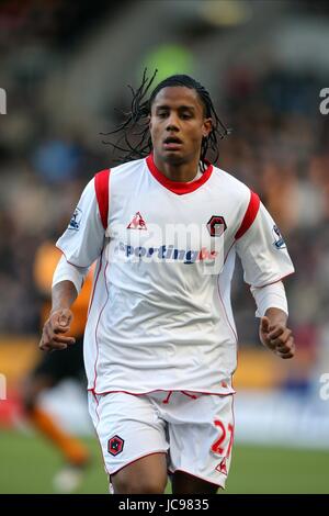 MICHAEL MANCIENNE WOLVERHAMPTON WANDERERS FC KC STADIUM HULL ENGLAND 30. Januar 2010 Stockfoto