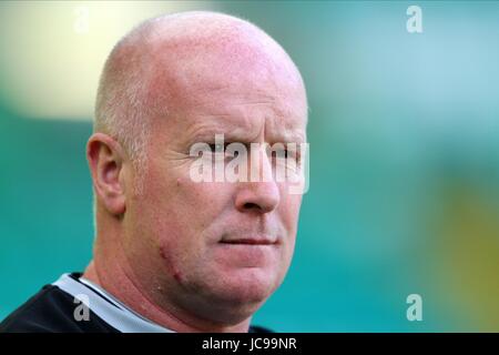 PETER HOUSTON DUNDEE UNITED FC MANAGER CELTIC PARK GLASGOW Schottland 20. Februar 2010 Stockfoto