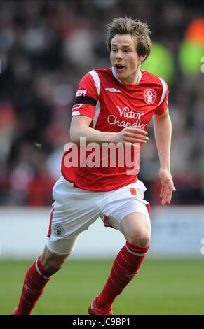 CHRIS GUNTER NOTTINGHAM FOREST FC TRENT BRIDGE NOTTINGHAM ENGLAND 6. März 2010 Stockfoto