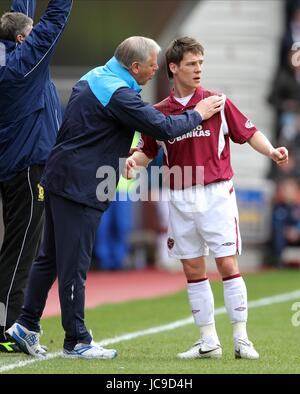 JIM JEFFERIES & IAN BLACK HEARTS FC MANAGER TYNECASTLE EDINBURGH Schottland 20. März 2010 Stockfoto