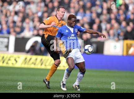 LOUIS SAHA & JODY CRADDOCK Wölfe V EVERTON MOLINEUX STADIUM WOLVERHAMPTON ENGLAND 27. März 2010 Stockfoto