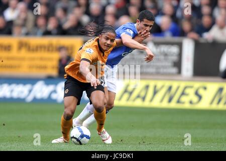 MICHAEL MANCIENNE & TIM CAHILL Wölfe V EVERTON FC MOLINEUX STADIUM WOLVERHAMPTON ENGLAND 27. März 2010 Stockfoto