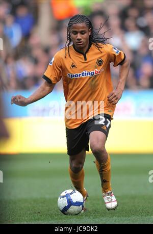 MICHAEL MANCIENNE WOLVERHAMPTON WANDERERS FC MOLINEUX STADIUM WOLVERHAMPTON ENGLAND 27. März 2010 Stockfoto