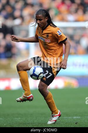 MICHAEL MANCIENNE WOLVERHAMPTON WANDERERS FC MOLINEUX STADIUM WOLVERHAMPTON ENGLAND 27. März 2010 Stockfoto