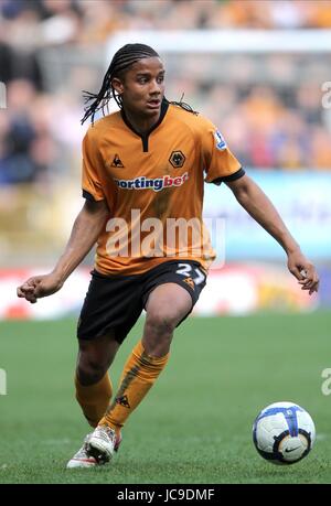 MICHAEL MANCIENNE WOLVERHAMPTON WANDERERS FC MOLINEUX STADIUM WOLVERHAMPTON ENGLAND 27. März 2010 Stockfoto