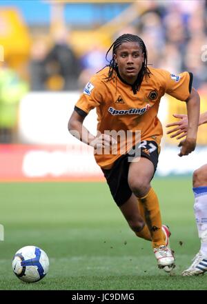 MICHAEL MANCIENNE WOLVERHAMPTON WANDERERS FC MOLINEUX STADIUM WOLVERHAMPTON ENGLAND 27. März 2010 Stockfoto