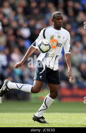 FABRICE MUAMBA BOLTON WANDERERS FC REEBOK STADIUM BOLTON ENGLAND 3. April 2010 Stockfoto