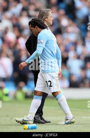 CARLOS TEVEZ & ROBERTO MANCINI Spieler & MANAGER MANCHESTER CITY MANAGER EASTLANDS Stadt von MANCHESTER MANCHESTER ENGLAND 01 Ma Stockfoto