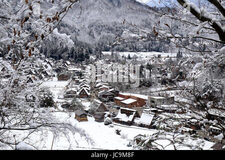 Shirakawa-Go, eine weitgehend erhaltene Berglandwirtschaft Dorf und UNESCO-Welterbe in Gifu-Präfektur, Japan Stockfoto