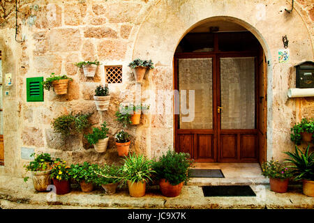 Vintage Foto des traditionellen Hauses in mediterranen Dorfes Valldemossa Mallorca, Spanien Stockfoto