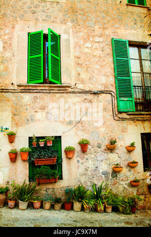 Vintage Foto des traditionellen Hauses in mediterranen Dorfes Valldemossa Mallorca, Spanien Stockfoto