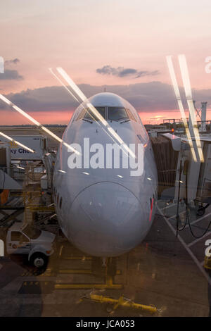 LUFTHANSA Boeing 747 bereitet sich auf Abflug vom Flughafen am Juni 09,2015 in New York, Vereinigte Staaten von Amerika Lufthansa ist eine deutsche Fluggesellschaft und die größte Fluggesellschaft in Stockfoto