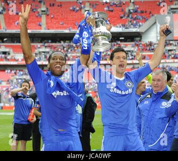 DIDIER DROGBA & MICHAEL BALLAC CHELSEA FC WEMBLEY Stadion LONDON ENGLAND 15. Mai 2010 Stockfoto