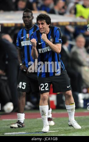 DIEGO MILITO feiert BAYERN München V INTER Mailand SANTIAGO BERNABEU MADRID Spanien 22. Mai 2010 Stockfoto