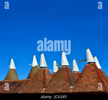 Sissinghurst, Kent, England. Traditionelle Oast Houses - hop Trockenkammern. Stockfoto