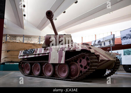 Panzermuseum, Dorset, England - fast 300 Fahrzeuge aus 26 Ländern, drittgrößte Sammlung von gepanzerten Fahrzeugen der Welt. Stockfoto