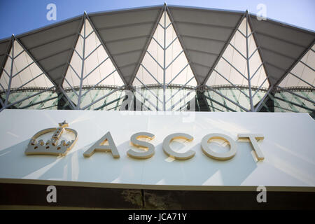 Eine allgemeine Ansicht der Beschilderung auf Ascot Racecourse. DRÜCKEN SIE VERBANDSFOTO. Bilddatum: Mittwoch, 14. Juni 2017. Siehe PA Story Racing Ascot. Bildnachweis sollte lauten: Steve Parsons/PA Wire. EINSCHRÄNKUNGEN: Nur für redaktionelle Zwecke, keine kommerzielle oder werbliche Nutzung. Keine Privatverkäufe. Stockfoto