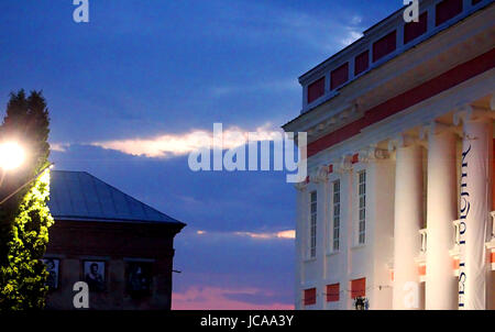 TULCHYN, UKRAINE - 5. Juni 2017: Dekoration von Potocki Palast für OperaFestTulchyn, öffnen Sie internationale Opern Air-Festival, das in Tulchyn stattfand Stockfoto