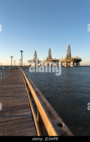 Deepwater Drill rigs vorübergehend eingelagert, Angelsteg. Stockfoto