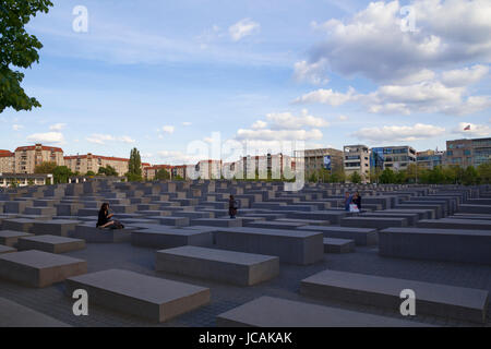 Das Denkmal für die ermordeten Juden Europas, auch bekannt als das Holocaust-Mahnmal, ist eine Website mit konkreten Sla abgedeckt Stockfoto