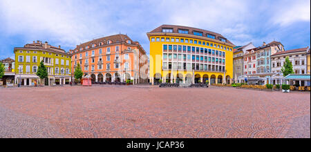 Bozen quadratische Waltherplatz Panorama-Hauptansicht Region Südtirol in Italien Stockfoto