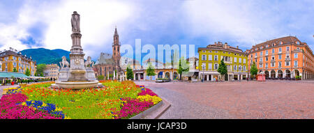 Bozen quadratische Waltherplatz Panorama-Hauptansicht Region Südtirol in Italien Stockfoto