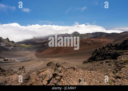 Blick in den Krater am Gipfel des Haleakala Vulkan auf Maui Stockfoto