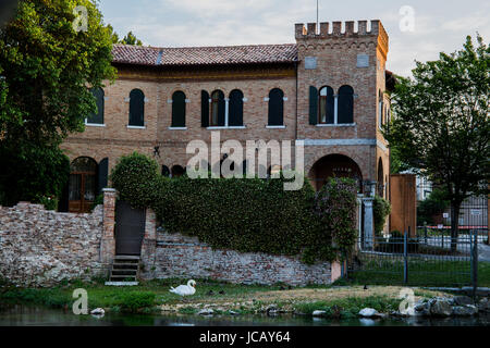 Kleine historische Burg in der Mitte der Stadt Treviso Stockfoto