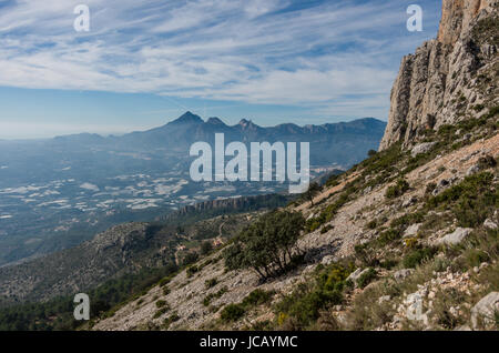 Blick Formular Steigung der Bergkette der Sierra de Bernia, in der Nähe von Benidorm, Spanien Stockfoto