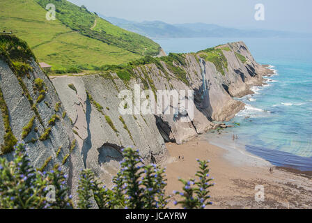 "Flysch" Gesteinsschichten, Zumaia, Baskisches Land, Spanien Stockfoto