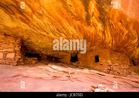 Die Anasazi Indian House on Fire Ruinen in South Fork des Mule Canyon im Cedar Mesa im Bären Ohren National Monument in der Nähe von Blanding, Utah. Stockfoto