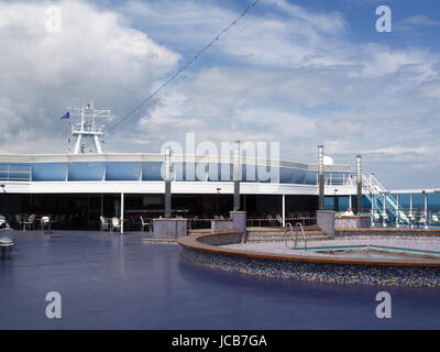 Blick auf bar-Bereich an Bord der Minoan Lines Fähre Schiff Cruise Olympia während der Reise von Ancona, Italien nach Igoumenitsa, Griechenland Stockfoto