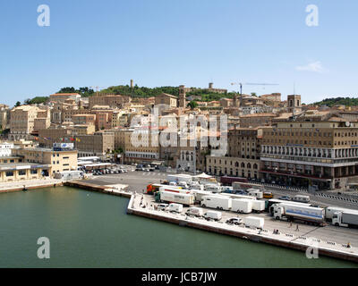 Blick auf Ancona Hafen aus an Bord Minoan Lines Fähren Cruise Olympia Stockfoto