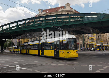 BERLIN, 31. Mai: Eberswalder Straße in Berlin am 31. Mai 2017. Stockfoto