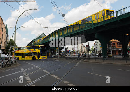 BERLIN, 31. Mai: Eberswalder Straße in Berlin am 31. Mai 2017. Stockfoto