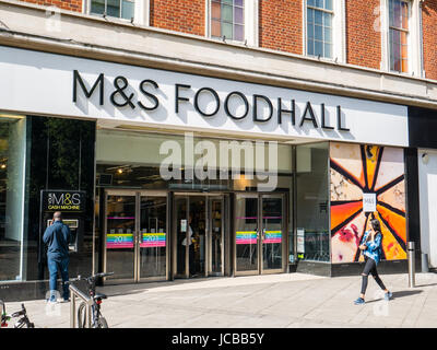 M S Foodhall, Reading, Berkshire, England Stockfoto