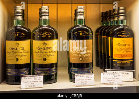 Sortiment von Singleton single Malt Scotch Whiskys in der Talisker Destillerie in Carbost, Schottland auf der Isle Of Skye Stockfoto