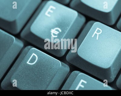 Detail der Tasten auf einer Computertastatur - cool Cyanotypie Stockfoto
