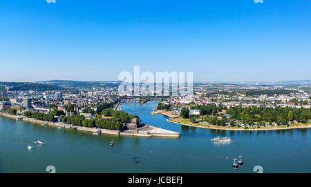 Blick auf den Zusammenfluss von Rhein und Mosel von Festung Ehrenbreitstein (Festung Ehrenbreitstein), Koblenz, Rheinland-Pfalz, Deutschland Stockfoto