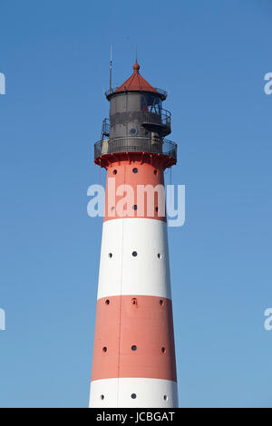 Oben auf dem Leuchtturm Westerhever befindet sich nahe der Küste der Nordsee aufgenommen an einem sonnigen Morgen. Dieser Landschaft liegt in der Nähe der Küste der Nordsee (Nordfriesland, Deutschland, Schleswig-Holstein): Stockfoto