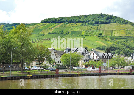 ELLENZ-POLTERSDORF, Deutschland-14. August 2014: Küste von Ellenz Poltersdorf Dorf Mosel Fluss Deutschlands. Dorf ist Weinbaugemeinde im Landkreis Cochem-Zell in Rheinland-Pfalz, Deutschland Stockfoto